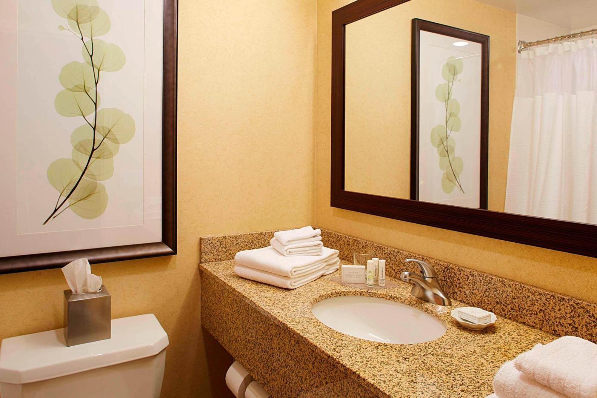 Courtyard By Marriott Ithaca Airport/University Extérieur photo